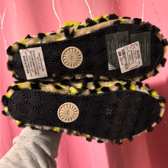 UGG Neon Yellow and Black Fuzzy Slippers - Picture 4 of 4